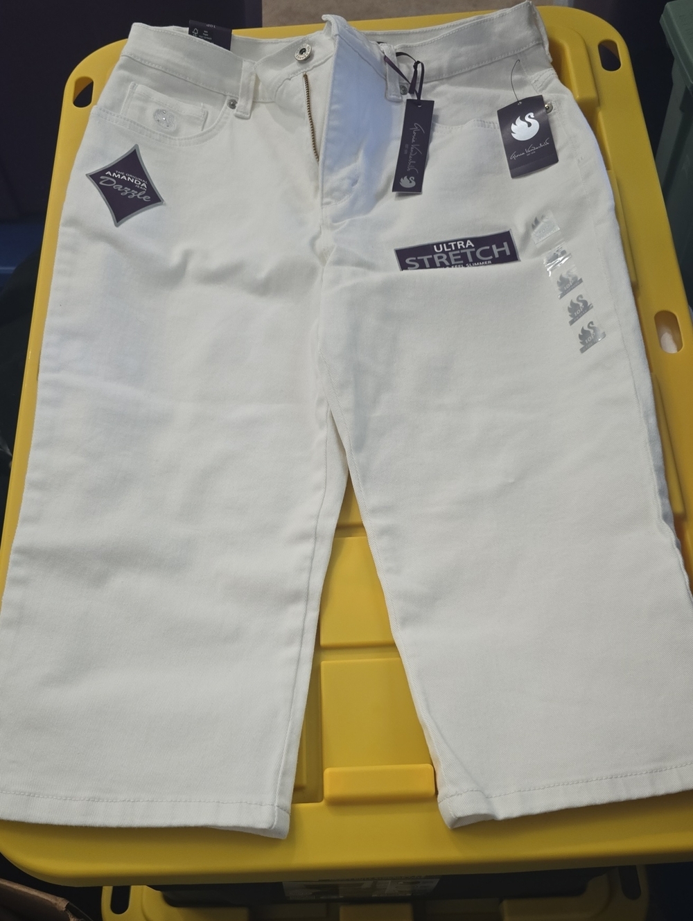 Gloria Vanderbilt Womens White Capri Denim. New. 10P.
